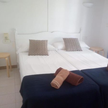 Apartamentos Playa Park Brisas Son Xoriguer Cala en Bosch Kültér fotó