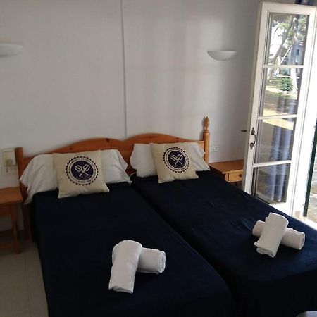 Apartamentos Playa Park Brisas Son Xoriguer Cala en Bosch Kültér fotó