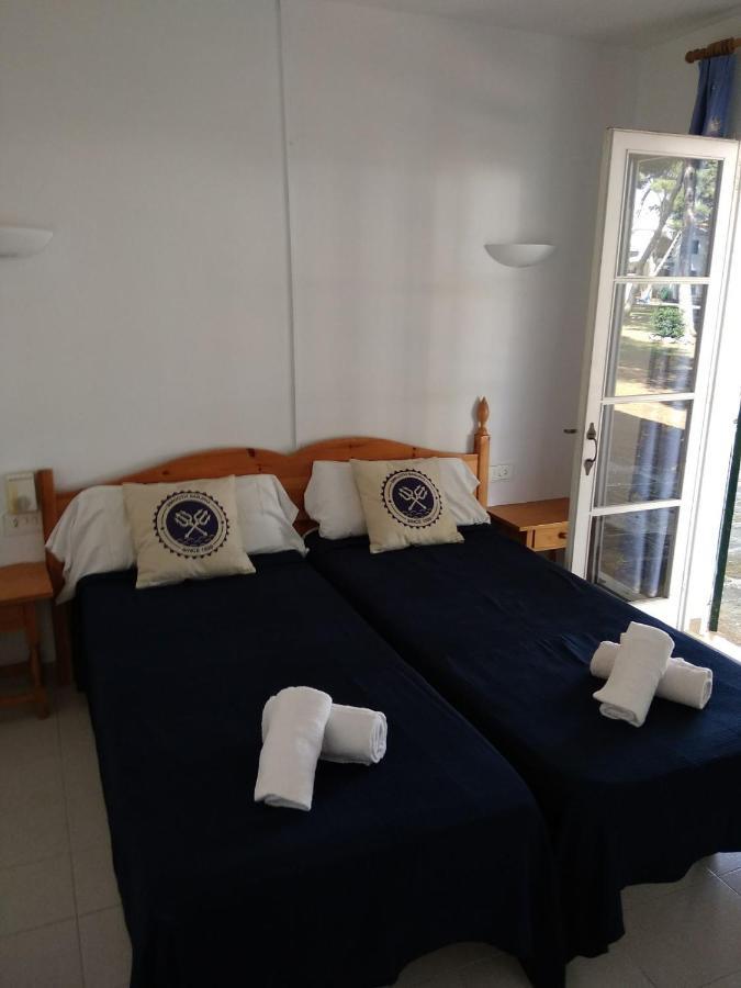 Apartamentos Playa Park Brisas Son Xoriguer Cala en Bosch Kültér fotó